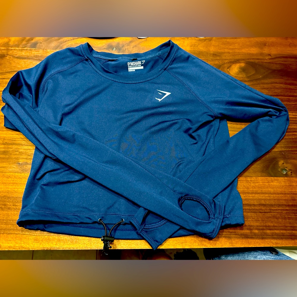 Gym shark long sleeve crop top!